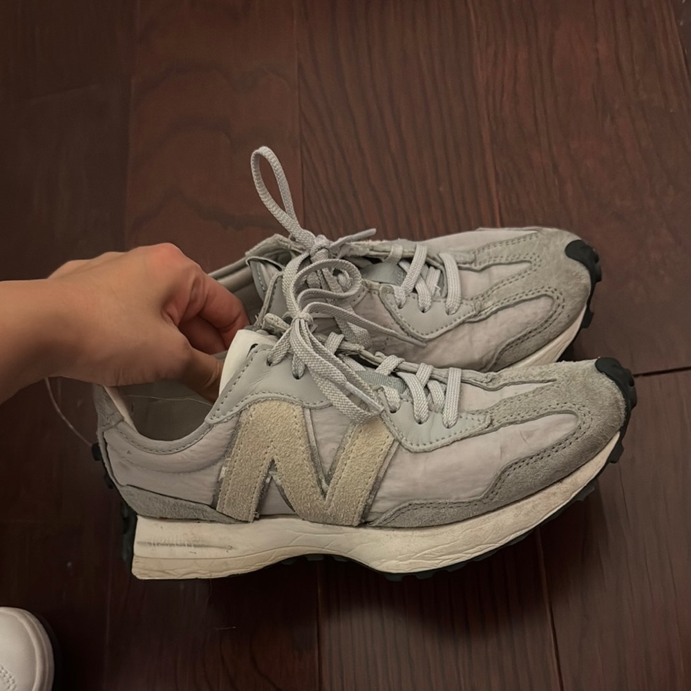 New Balance 327